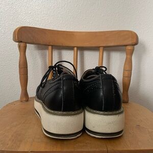 Classic Black Leather Unisex Loafers